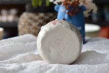 Load image into Gallery viewer, Handmade daisy bowl - Floral pattern bowl - Elegant ceramic bowl