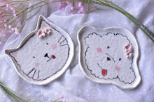 Load image into Gallery viewer, Animal desert plate - jewellery plate - Handmade puppy tray - daisy saucer