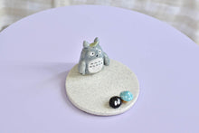 Load image into Gallery viewer, Handmade phone stand - phone holder - animal ceramics - Christmas design