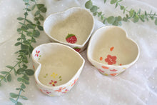Load image into Gallery viewer, Handmade heart shape bowl - floral pattern bowl - daisy bowl