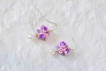 Load image into Gallery viewer, Floral Handmade Dangling Polymer Clay Earrings (white pearl)