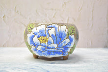 Load image into Gallery viewer, Handpainted large succulent pots - flower planters - ceramic pots (12cm*10cm)
