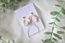 Load image into Gallery viewer, Petal Polymer Clay Earrings (white pearl 2)
