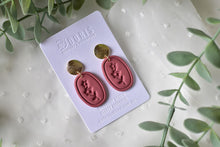 Load image into Gallery viewer, Flower Print Polymer Clay Earrings (wine/brown 2)