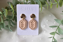 Load image into Gallery viewer, Flower Print Polymer Clay Earrings (wheat 5)