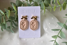 Load image into Gallery viewer, Flower Print Polymer Clay Earrings (wheat 6)