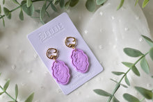 Load image into Gallery viewer, Flower Print Polymer Clay Earrings (purple 1)