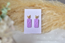 Load image into Gallery viewer, Flower Print Polymer Clay Earrings (purple 2)
