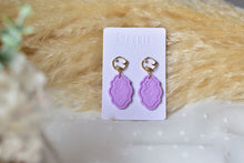 Load image into Gallery viewer, Flower Print Polymer Clay Earrings (purple 1)
