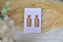 Load image into Gallery viewer, Flower Print Polymer Clay Earrings (wheat 3)
