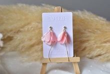 Load image into Gallery viewer, Petal Polymer Clay Earrings (pink pearl 1)