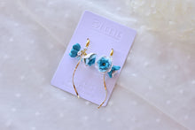 Load image into Gallery viewer, Blue White Flower Polymer Clay Earrings
