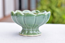 Load image into Gallery viewer, Floral succulent pot - elegant flower planter (13cm*8cm)