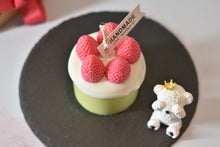 Load image into Gallery viewer, Scented strawberry cake candle