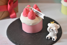 Load image into Gallery viewer, Scented strawberry cake candle