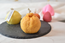 Load image into Gallery viewer, Handmade orange scented soy candle