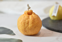 Load image into Gallery viewer, Handmade orange scented soy candle