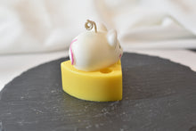 Load image into Gallery viewer, Cheese and mouse scented soy candle | Tom & Jerry 's story