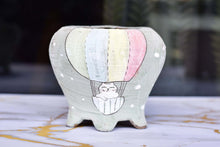 Load image into Gallery viewer, Handpainted cartoon pots - flower planter - succulent pot (14cm * 11.5cm)