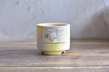 Load image into Gallery viewer, Frosting handpainted animal pots - cute planters (9cm * 7.8)