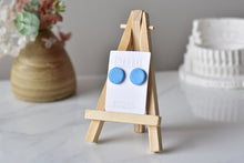 Load image into Gallery viewer, Blue Wave Texture Polymer Clay Earrings (round)