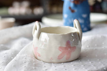 Load image into Gallery viewer, Handmade daisy bowl - Floral pattern bowl - Elegant ceramic bowl
