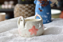 Load image into Gallery viewer, Handmade daisy bowl - Floral pattern bowl - Elegant ceramic bowl
