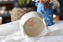 Load image into Gallery viewer, Handmade daisy bowl - Floral pattern bowl - Elegant ceramic bowl
