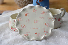 Load image into Gallery viewer, Desert plate - jewellery plate - Handmade desert tray - daisy saucer
