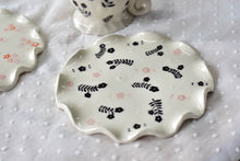 Load image into Gallery viewer, Desert plate - jewellery plate - Handmade desert tray - daisy saucer
