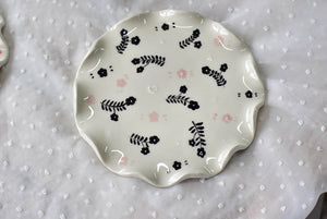 Desert plate - jewellery plate - Handmade desert tray - daisy saucer