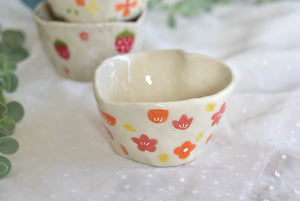 Handmade heart shape bowl - floral pattern bowl - daisy bowl