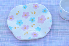 Load image into Gallery viewer, Daisy cake plate - Handmade jewellery tray
