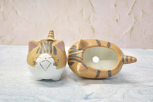 Load image into Gallery viewer, Cute cat succulent pots - flower planters - ceramic pots
