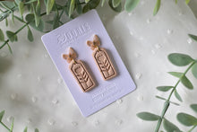 Load image into Gallery viewer, Flower Print Polymer Clay Earrings (wheat 3)
