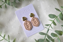 Load image into Gallery viewer, Flower Print Polymer Clay Earrings (wheat 5)
