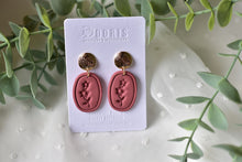 Load image into Gallery viewer, Flower Print Polymer Clay Earrings (wine/brown 2)
