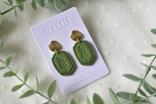 Load image into Gallery viewer, Flower Print Polymer Clay Earrings (green 1)
