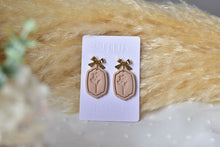 Load image into Gallery viewer, Flower Print Polymer Clay Earrings (wheat 6)
