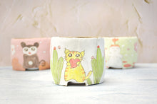 Load image into Gallery viewer, Handpainted cute pots - succulent pots - animal planters (9cm * 7.8cm)
