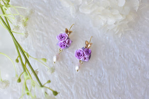 Elegant floral earrings - Butterfly polymer clay earrings with fresh pearl