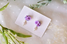 Load image into Gallery viewer, Elegant floral earrings - polymer clay earrings with fresh pearl
