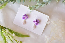 Load image into Gallery viewer, Elegant floral earrings - polymer clay earrings with fresh pearl
