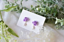 Load image into Gallery viewer, Elegant floral earrings - polymer clay earrings with fresh pearl
