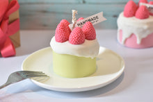 Load image into Gallery viewer, Scented strawberry cake candle
