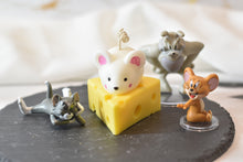 Load image into Gallery viewer, Cheese and mouse scented soy candle | Tom &amp; Jerry &#39;s story
